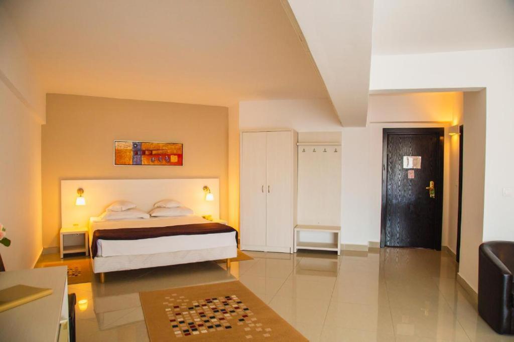 Hotel Ambasador Mamaia Extérieur photo
