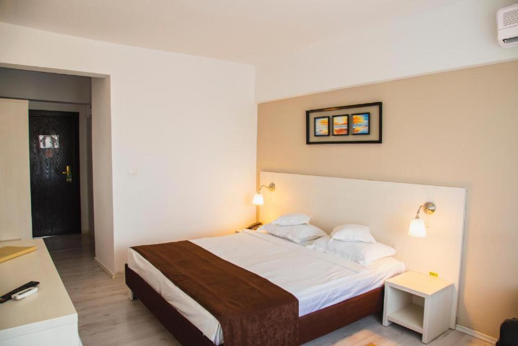 Hotel Ambasador Mamaia Extérieur photo